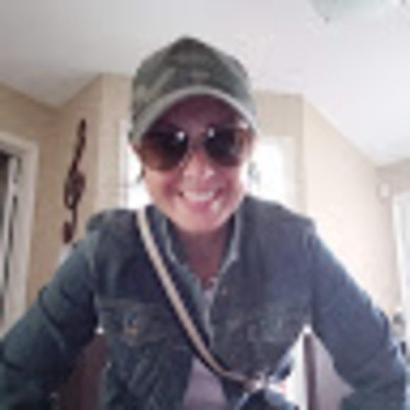 Meet your Posher, Lisa - Picture 1 of 1